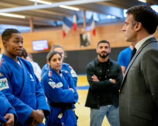 Emmanuel Macron rend visite à l’équipe de France féminine