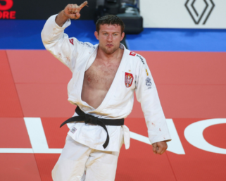 Nemanja Majdov suspendu à son tour