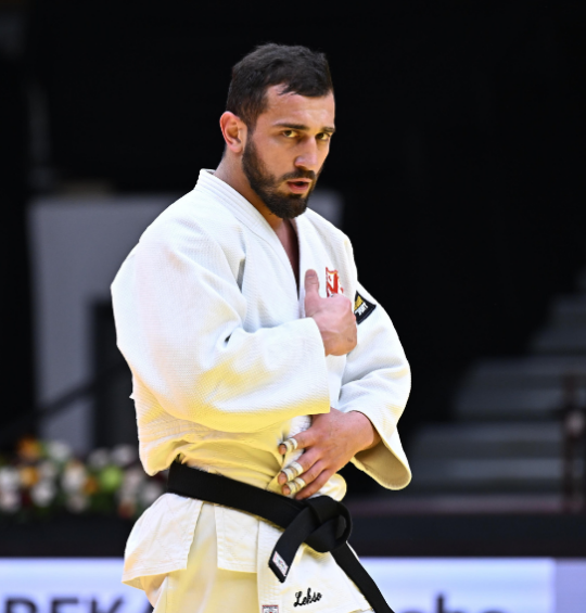 Opération pour Lasha Bekauri